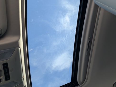 Used 2023 Toyota RAV4 Limited image 17