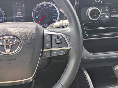 Used 2021 Toyota Highlander LE image 19