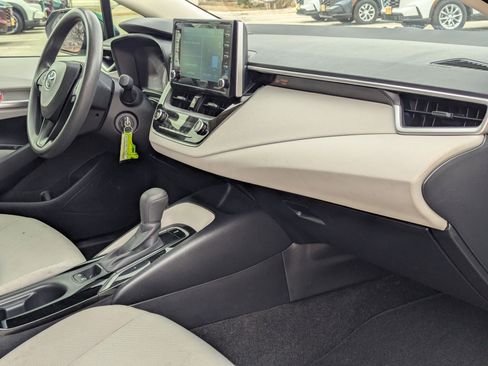 Used 2021 Toyota Corolla LE w/ Carpet Mat Package (TMS) image 29