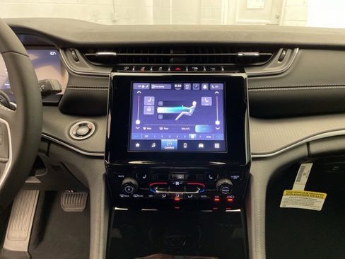 New 2025 Jeep Grand Cherokee Laredo w/ Trailer Tow Package image 13