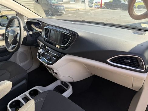 Used 2024 Chrysler Voyager LX FWD image 14