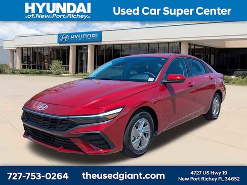 Used 2025 Hyundai Elantra SE FWD image 1