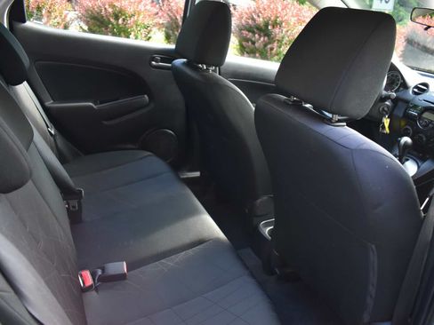 Used 2013 MAZDA MAZDA2 Sport FWD image 40