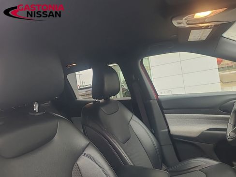 Used 2024 Jeep Compass Latitude image 44