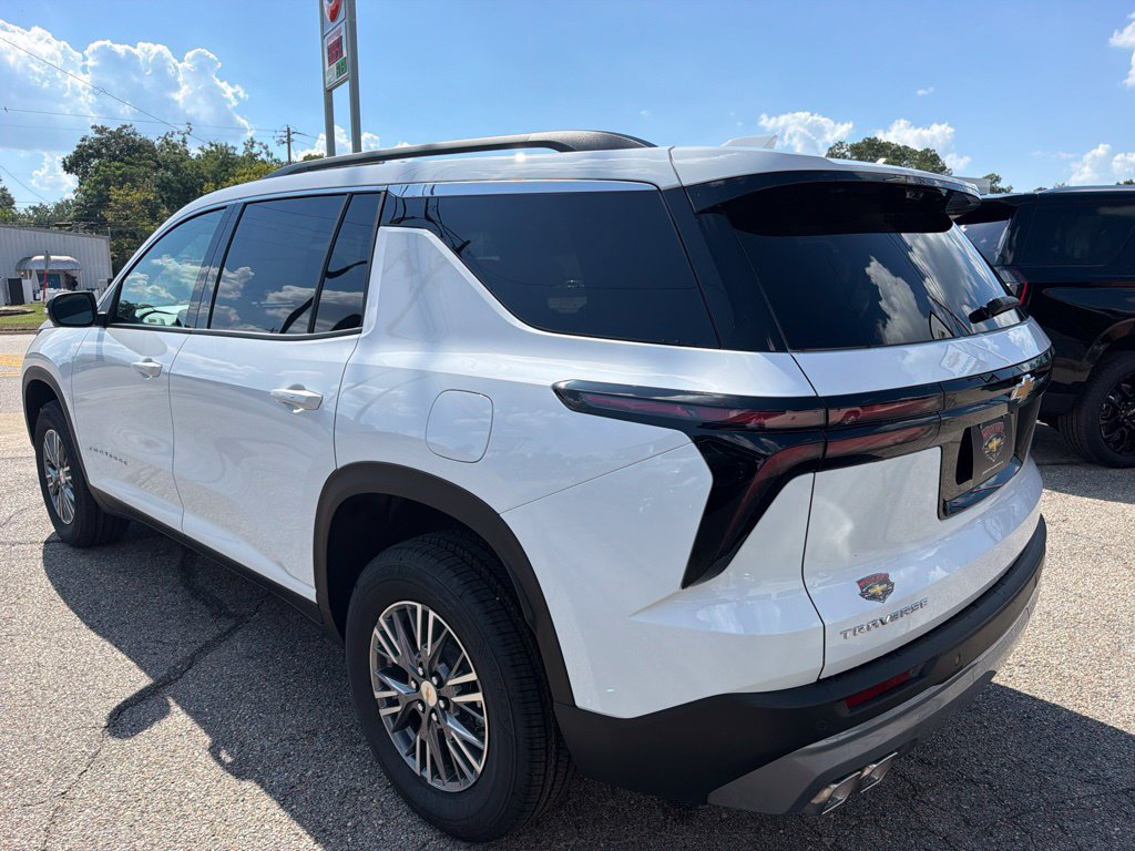 New 2027 Chevrolet Traverse LT w/ Driver Confidence Package FWD image 7