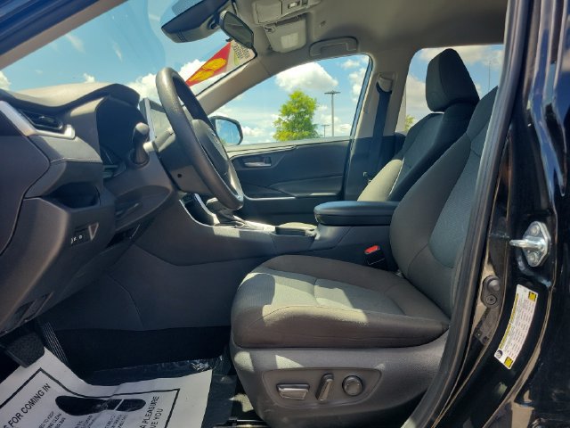 Used 2025 Toyota RAV4 XLE FWD image 15