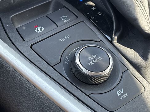 Used 2024 Toyota RAV4 LE AWD/4WD image 18