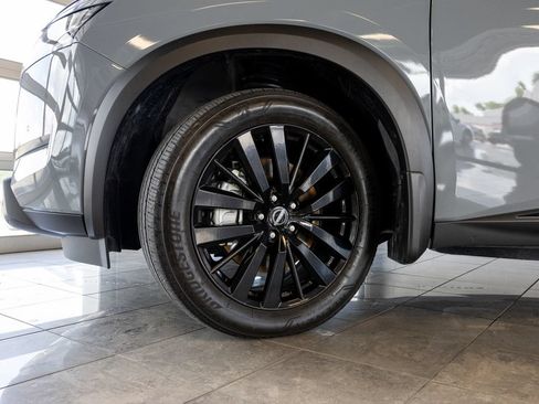 Used 2024 Nissan Pathfinder Platinum AWD/4WD image 11