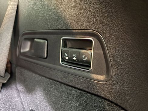 Used 2024 Mercedes-Benz GLS 450 4MATIC w/ Pinnacle Trim Package image 33