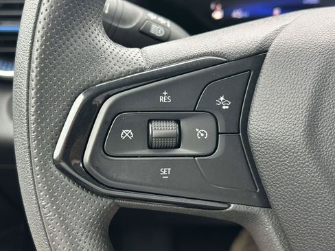 Used 2025 Chevrolet Trax LT FWD image 23