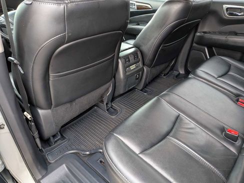 Used 2015 Nissan Pathfinder SL w/ SL Tech Package image 17