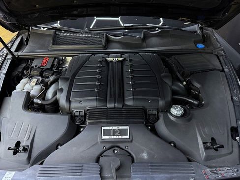 Used 2017 Bentley Bentayga image 27