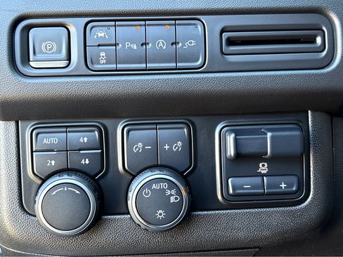 Used 2021 Chevrolet Tahoe RST w/ Luxury Package image 15