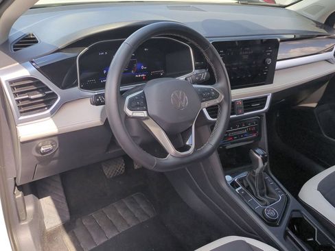 Used 2025 Volkswagen Taos SE AWD/4WD image 13