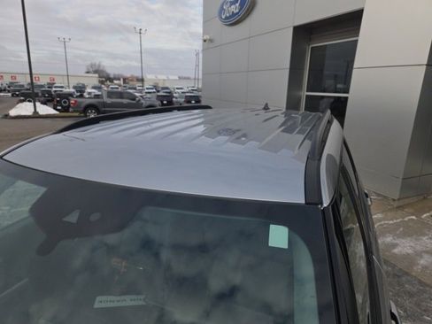 Used 2022 Ford Explorer XLT w/ Equipment Group 202A image 9