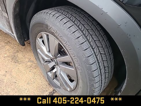 Used 2025 Nissan Pathfinder SV image 14