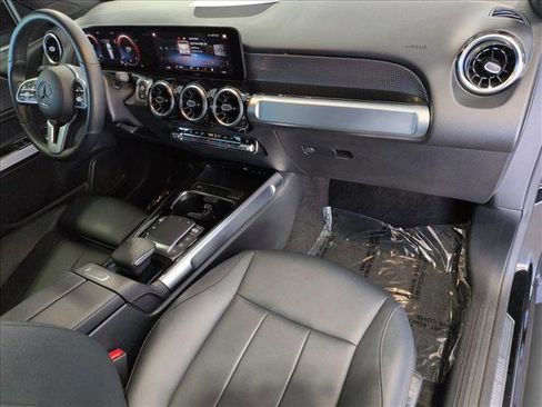 Used 2022 Mercedes-Benz GLB 250 image 21