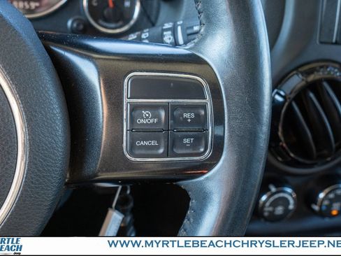 Used 2017 Jeep Wrangler Unlimited Rubicon image 25