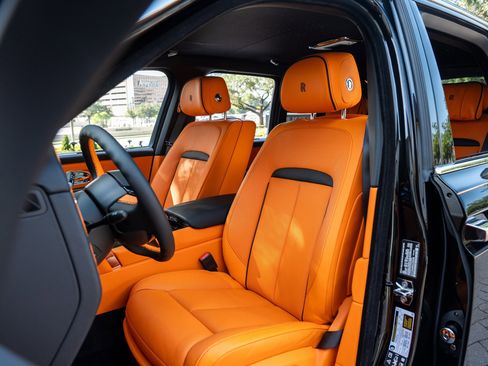 Used 2025 Rolls-Royce Cullinan image 21