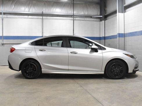 Used 2017 Chevrolet Cruze LT w/ LT Convenience Package FWD image 25