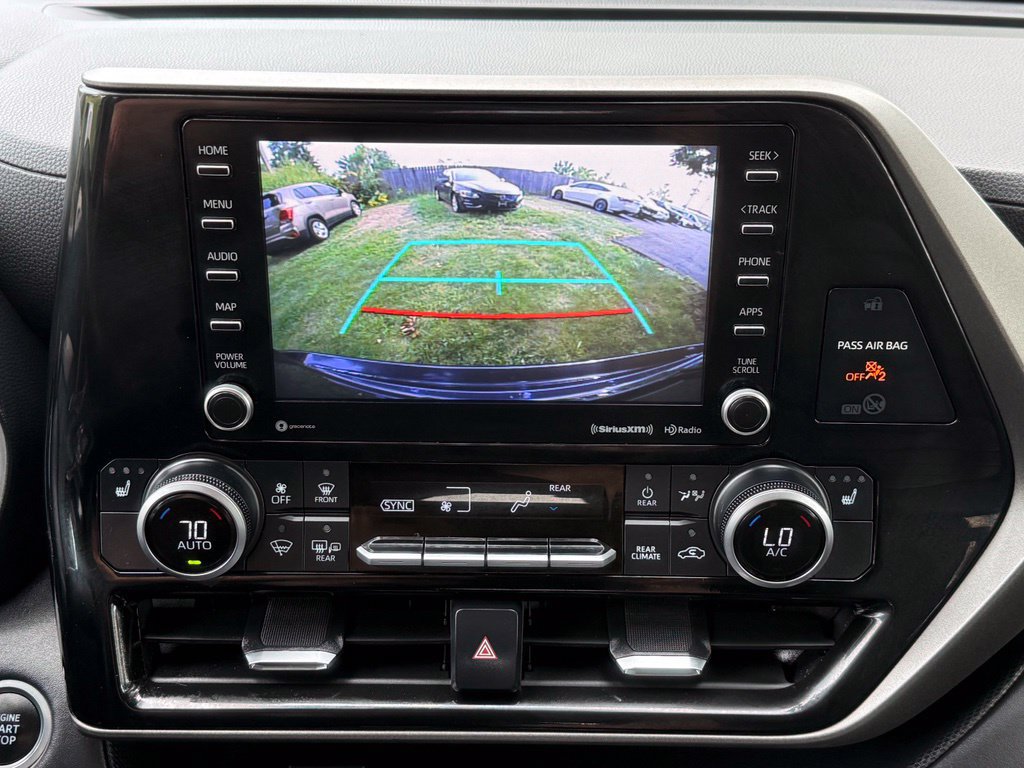 Used 2021 Toyota Highlander XLE AWD/4WD image 34