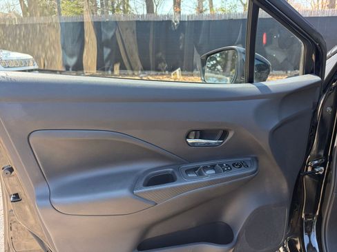 Used 2025 Nissan Versa SV FWD image 18