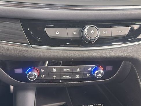 Used 2024 Buick Enclave Premium image 30