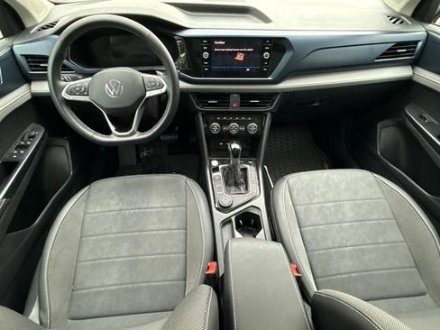 Used 2024 Volkswagen Taos SE w/ Panoramic Sunroof Package AWD/4WD image 16
