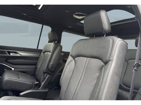 New 2026 Jeep Grand Wagoneer Limited AWD/4WD image 17