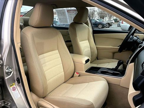 Used 2016 Toyota Camry LE image 7