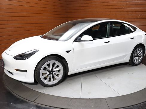Used 2023 Tesla Model 3 Standard Range image 8