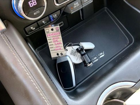 Used 2023 GMC Yukon SLT w/ SLT Premium Package image 15