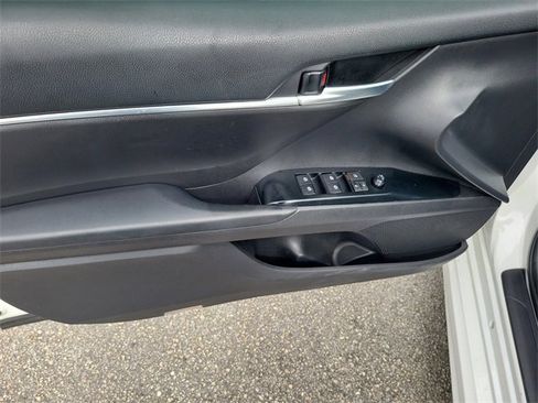 Used 2019 Toyota Camry SE image 13