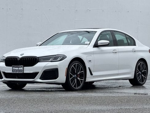 Used 2023 BMW 530e xDrive w/ Premium Package image 7