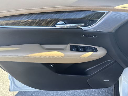 Used 2022 Cadillac XT6 Premium Luxury w/ Platinum Package image 18