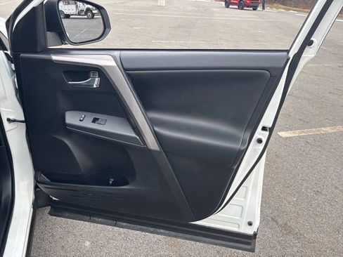 Used 2018 Toyota RAV4 XLE image 12