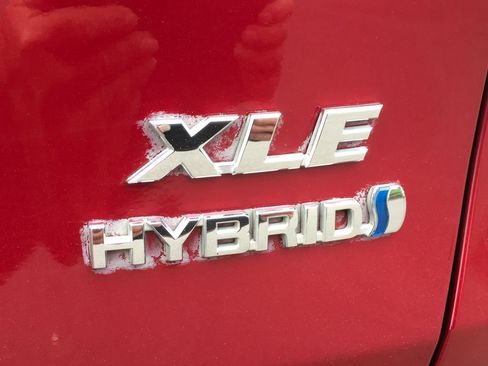 Used 2021 Toyota RAV4 XLE Premium AWD/4WD image 7