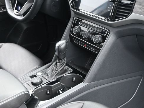 Used 2022 Volkswagen Atlas Cross Sport SE image 28