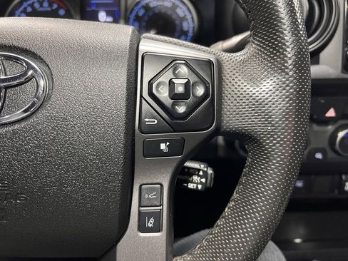 Used 2022 Toyota Tacoma TRD Off-Road image 16