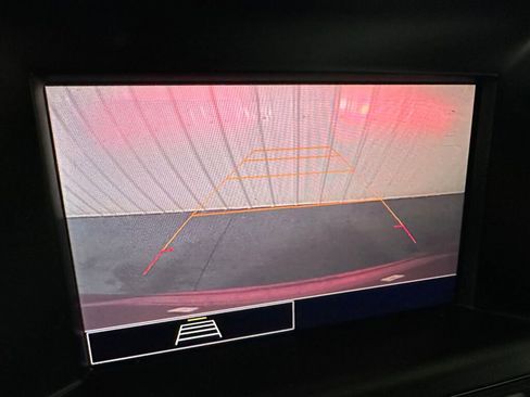 Used 2022 GMC Terrain SLE w/ Driver Convenience Package image 13