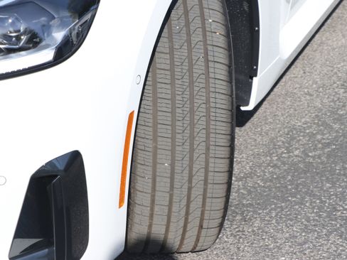 Used 2025 BMW 230i Coupe w/ Convenience Package image 7