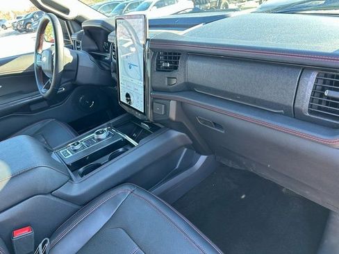 Used 2022 Ford Expedition Max Limited image 9
