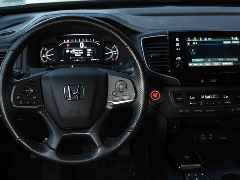Used 2025 Honda Passport TrailSport image 19