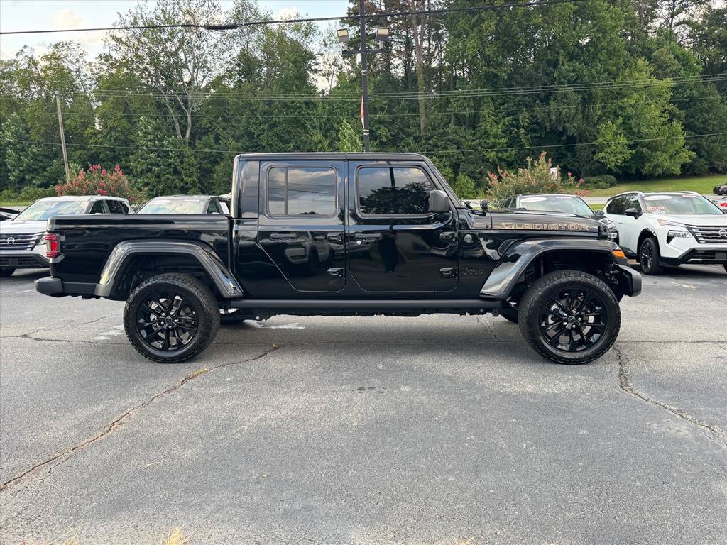 Used 2025 Jeep Gladiator Sport AWD/4WD image 2