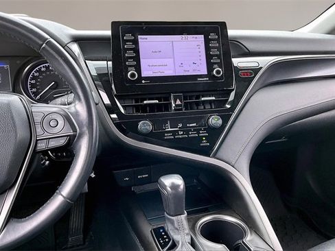 Used 2021 Toyota Camry SE image 9