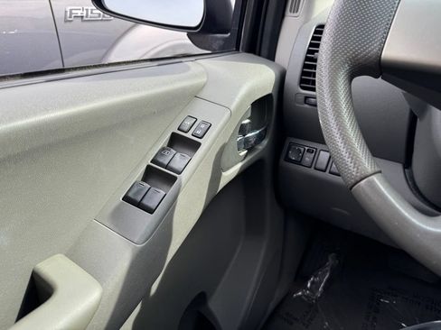 Used 2012 Nissan Frontier SV AWD/4WD image 29