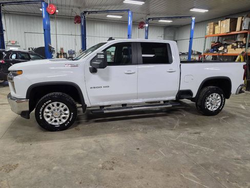 Used 2023 Chevrolet Silverado 2500 LT w/ Convenience Package AWD/4WD image 5