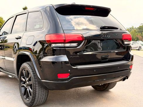 Used 2019 Jeep Grand Cherokee Altitude AWD/4WD image 5