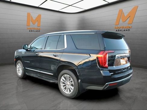 Used 2022 GMC Yukon SLT w/ SLT Premium Package image 2