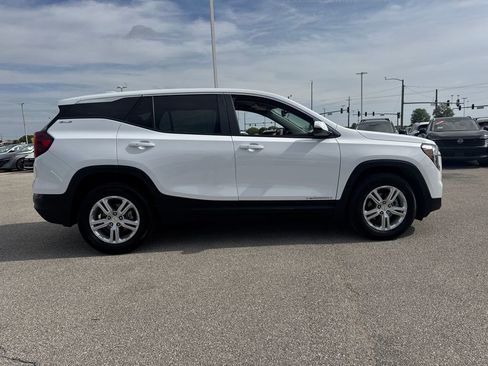 Used 2024 GMC Terrain SLE FWD image 8